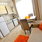 Summerland Sea View Exclusive Apartment - Mamaia